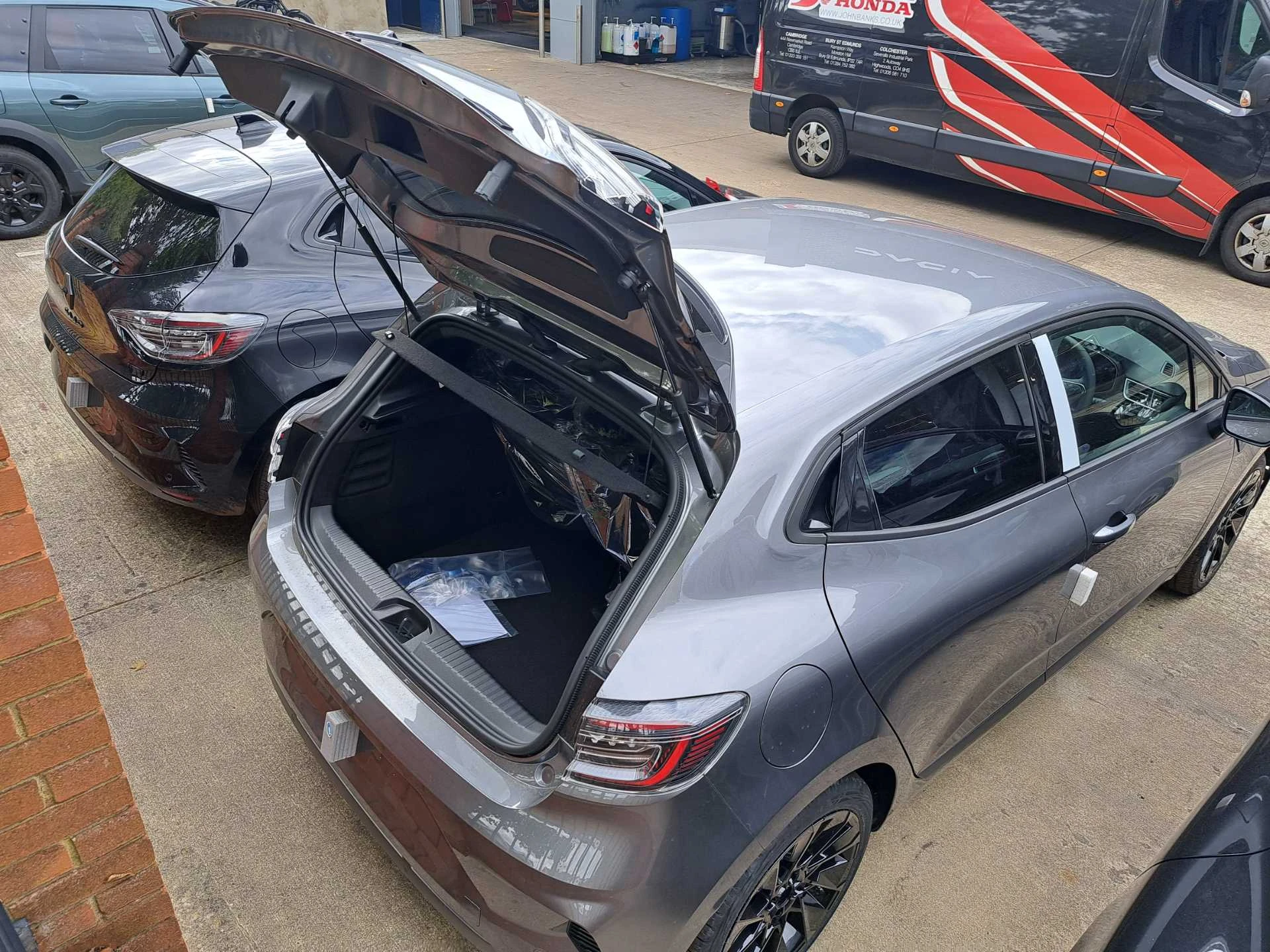Vehicle image 6