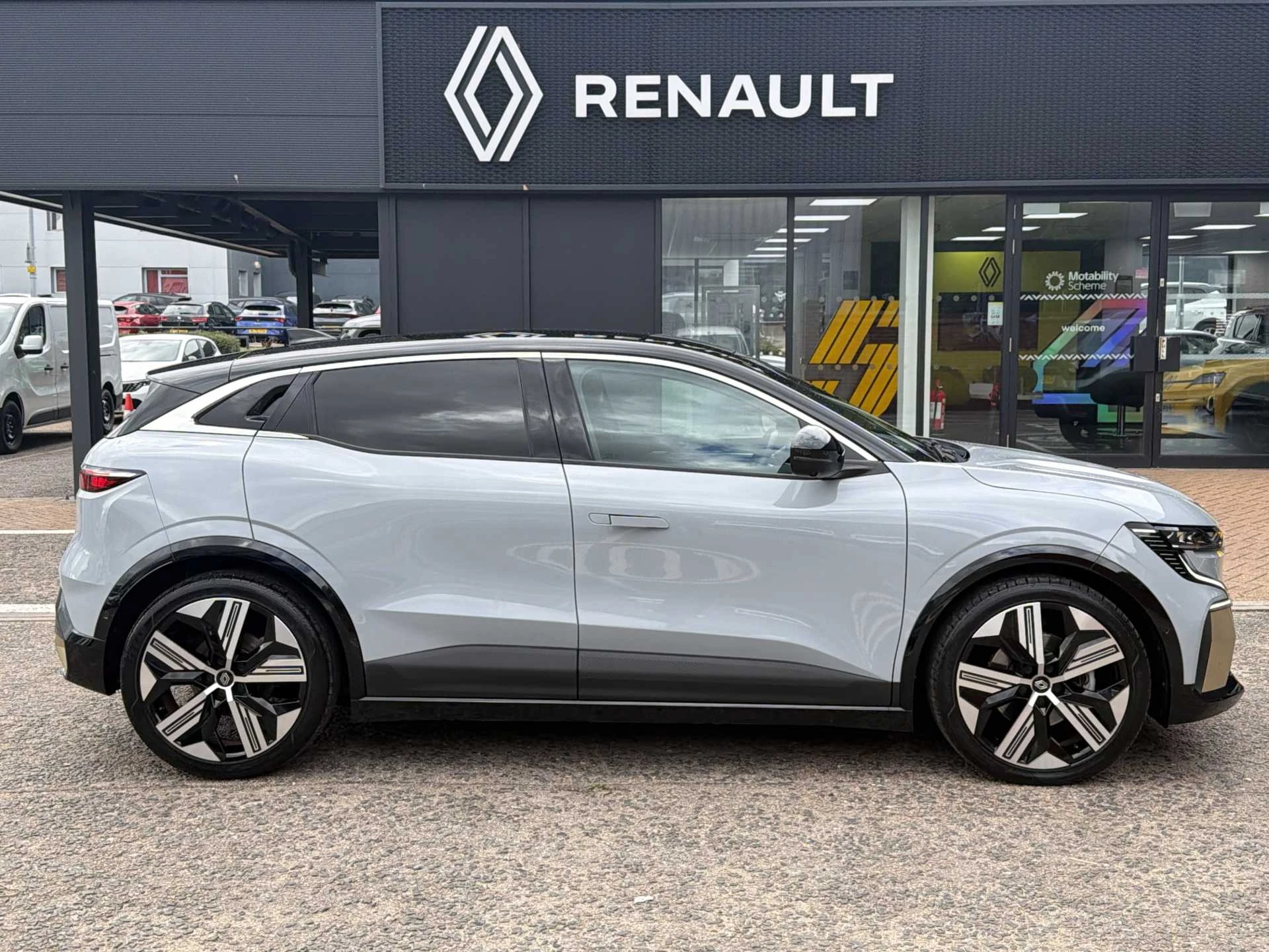 Vehicle image 5