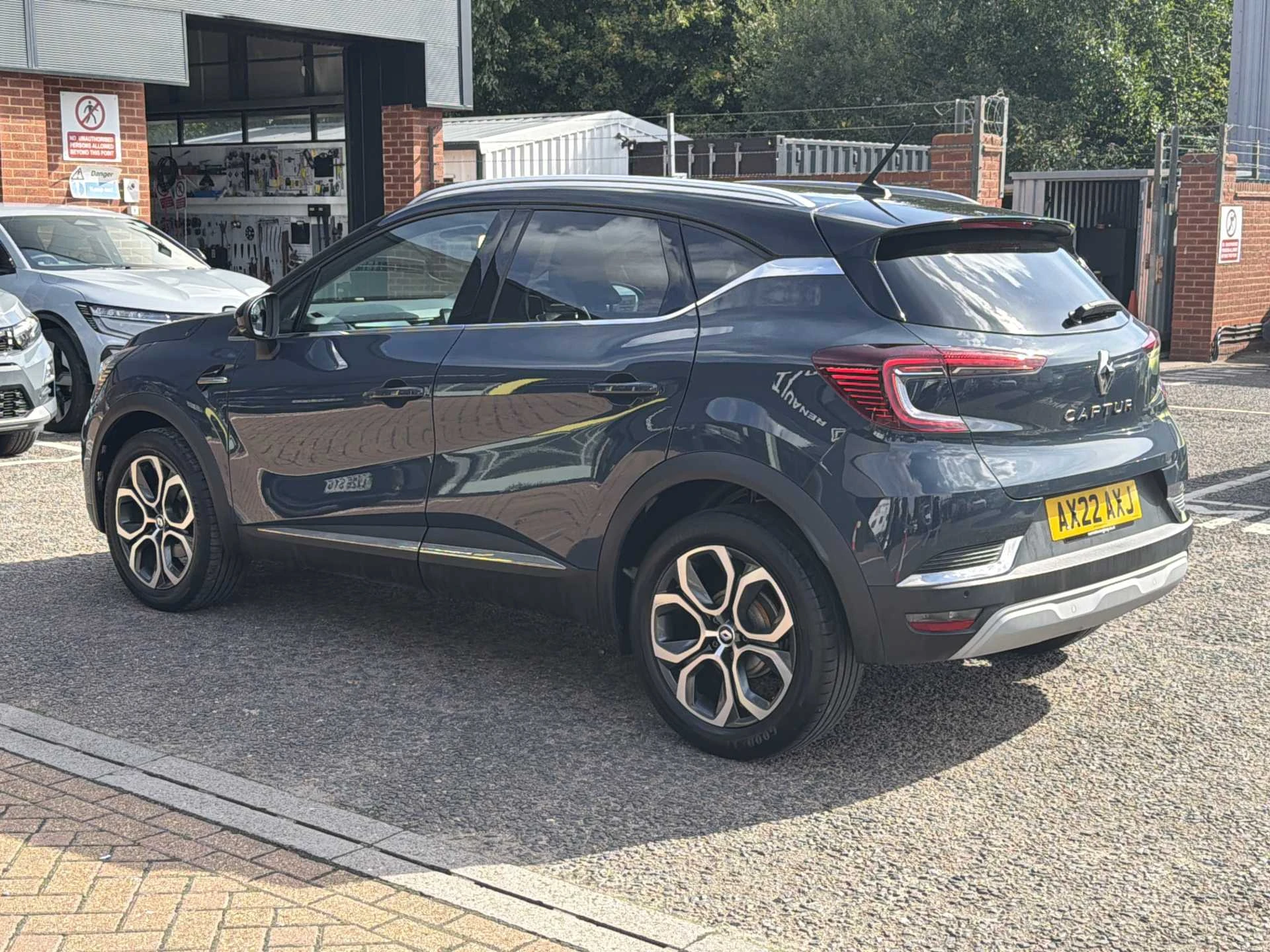 Vehicle image 3