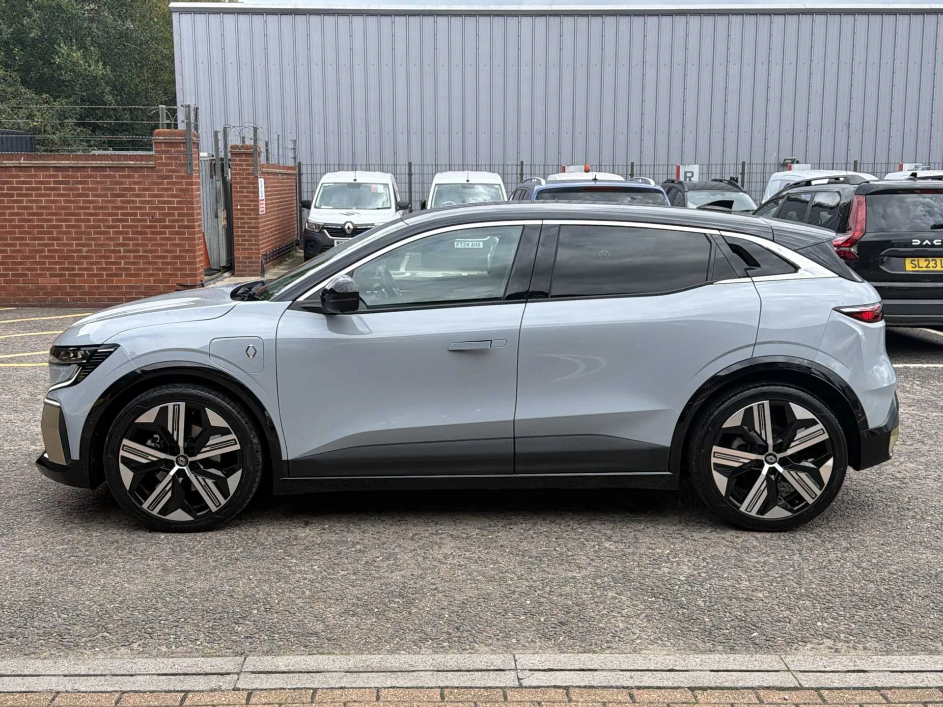 Vehicle image 7
