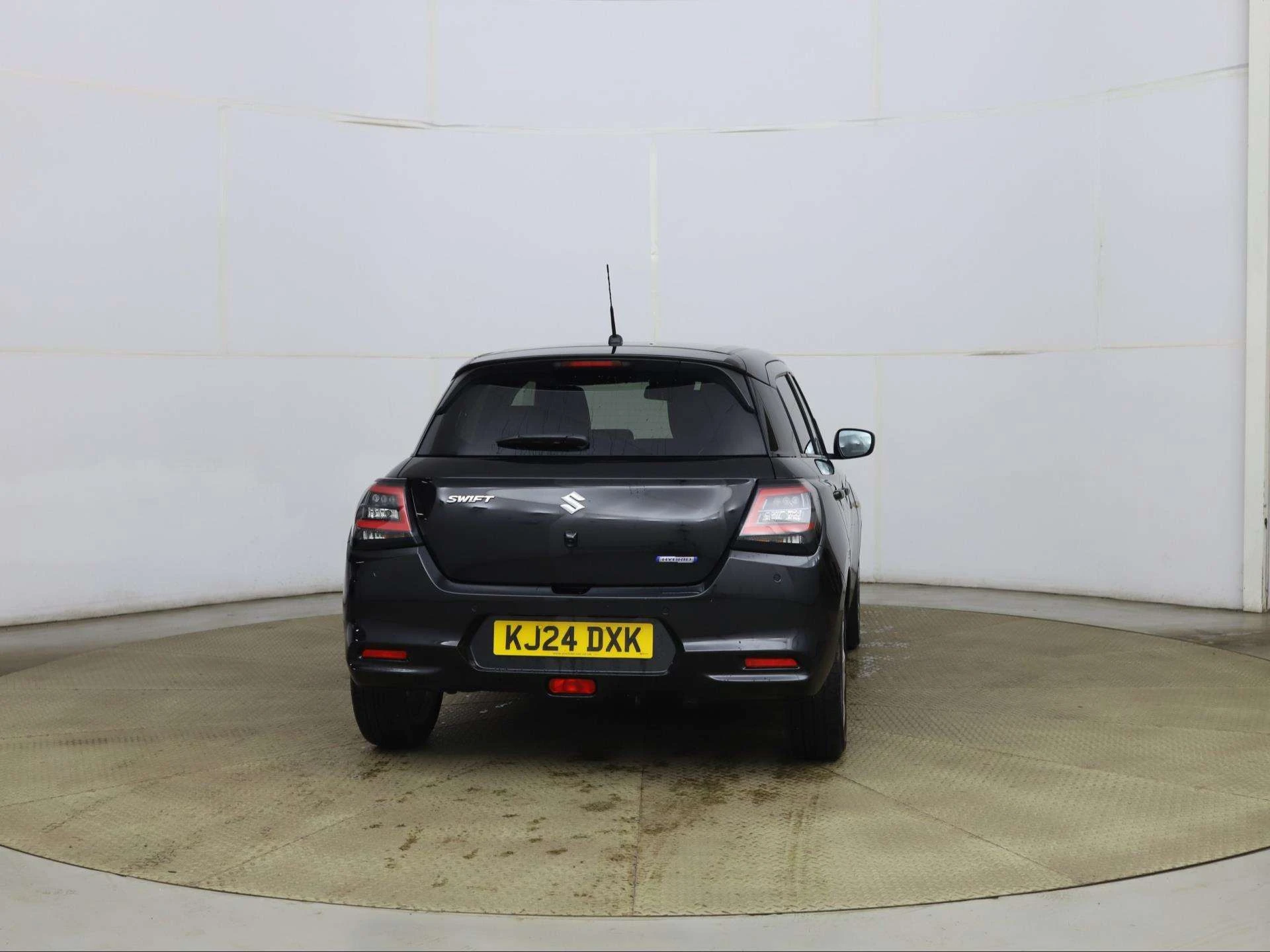 Vehicle image 4