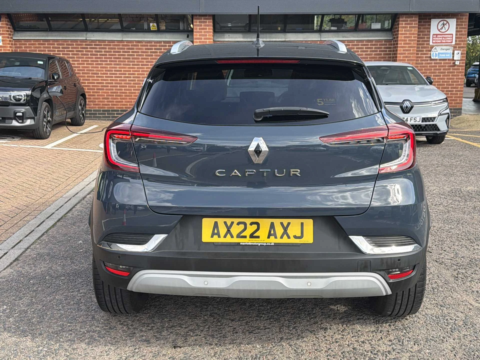 Vehicle image 7