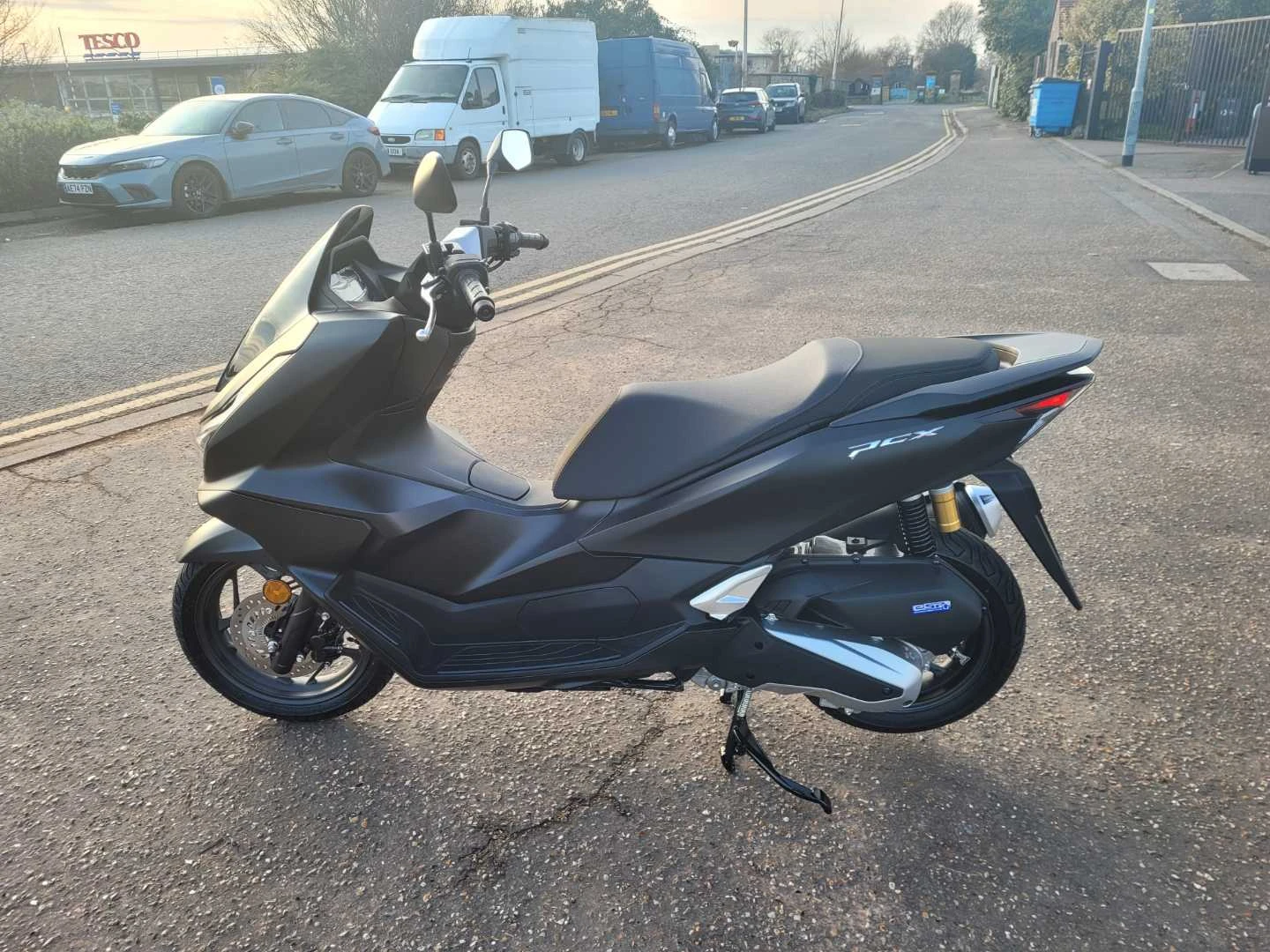 Vehicle image 6