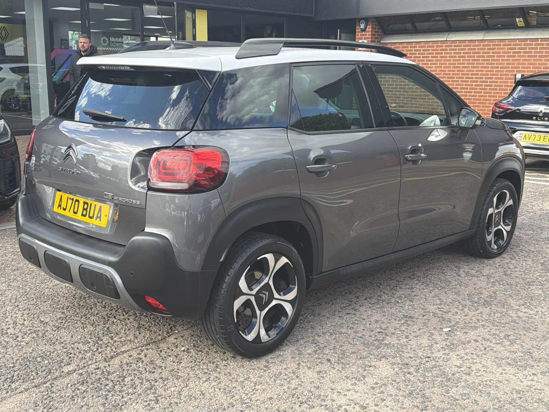 Vehicle image 4