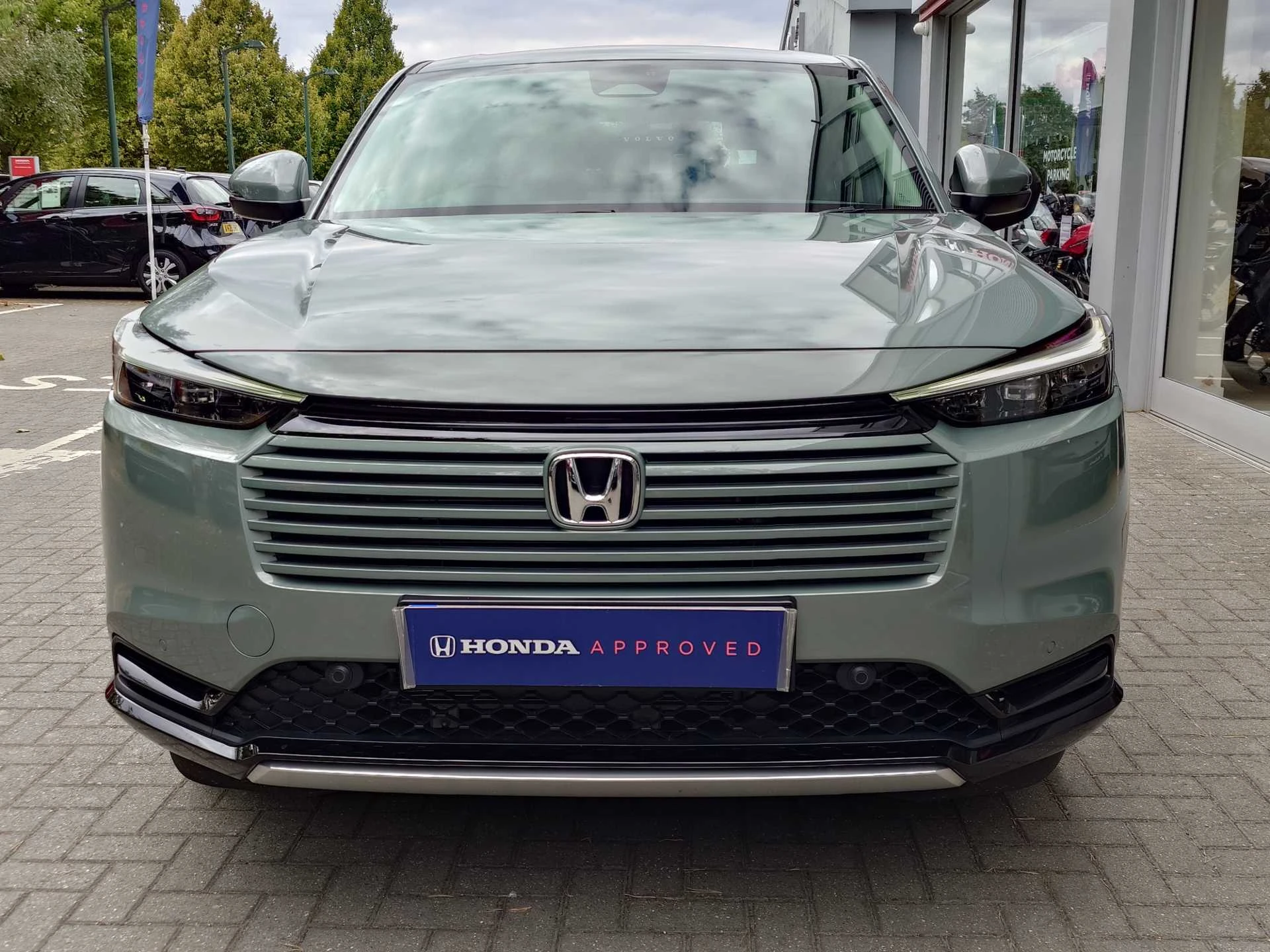 Vehicle image 6