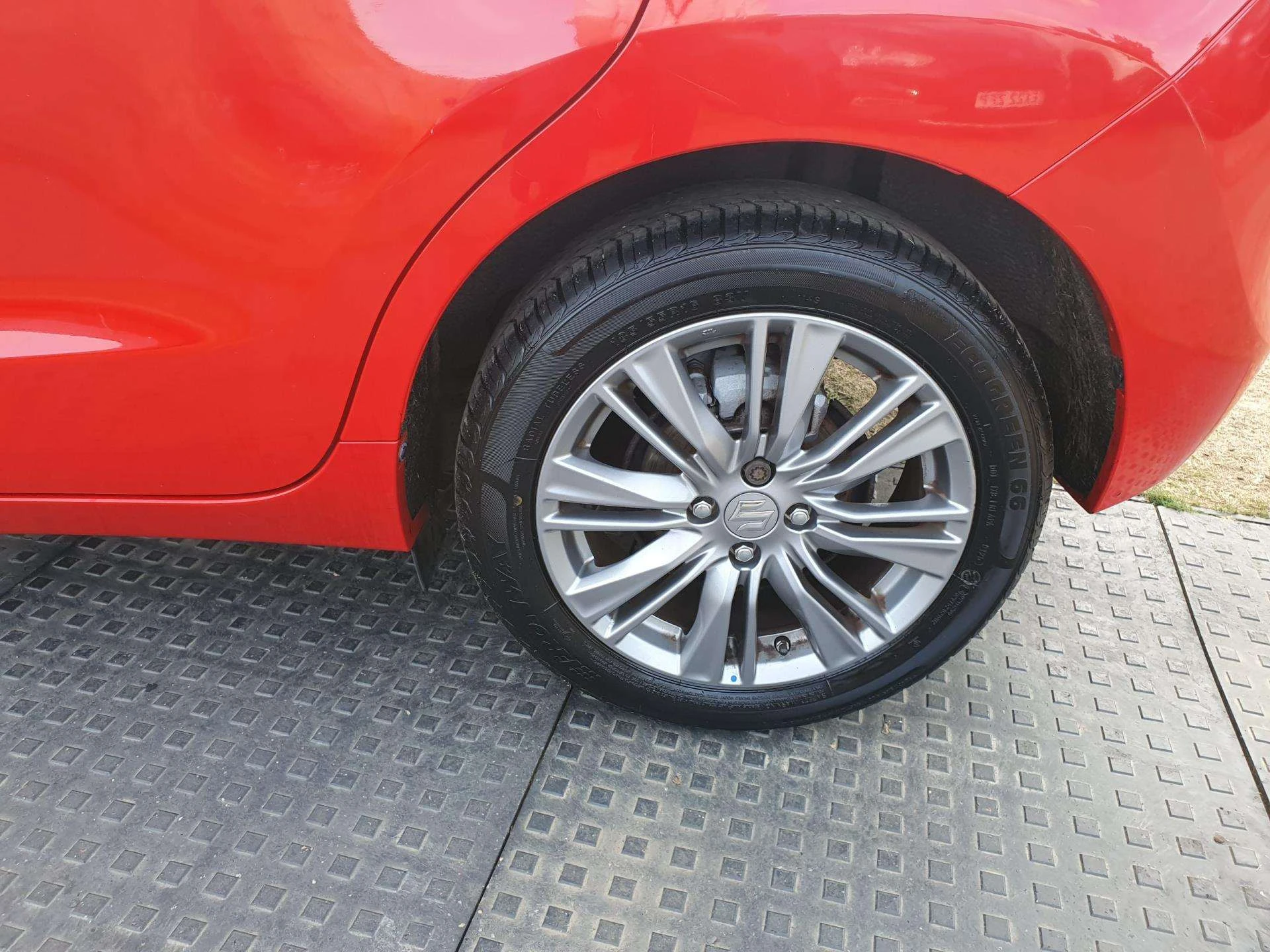 Vehicle image 7
