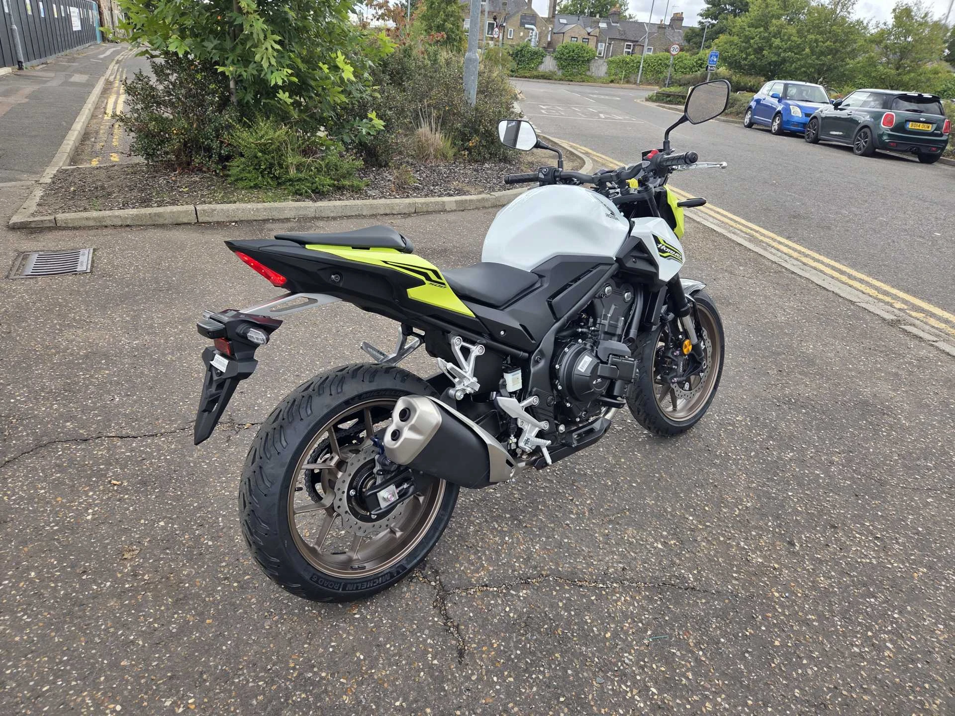 Vehicle image 3