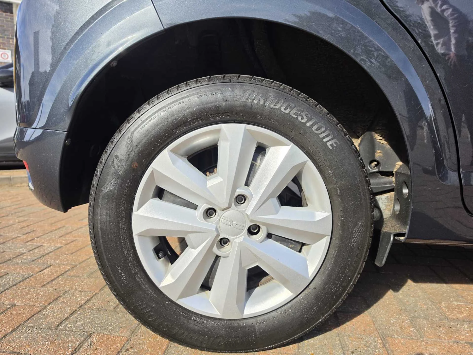 Vehicle image 6