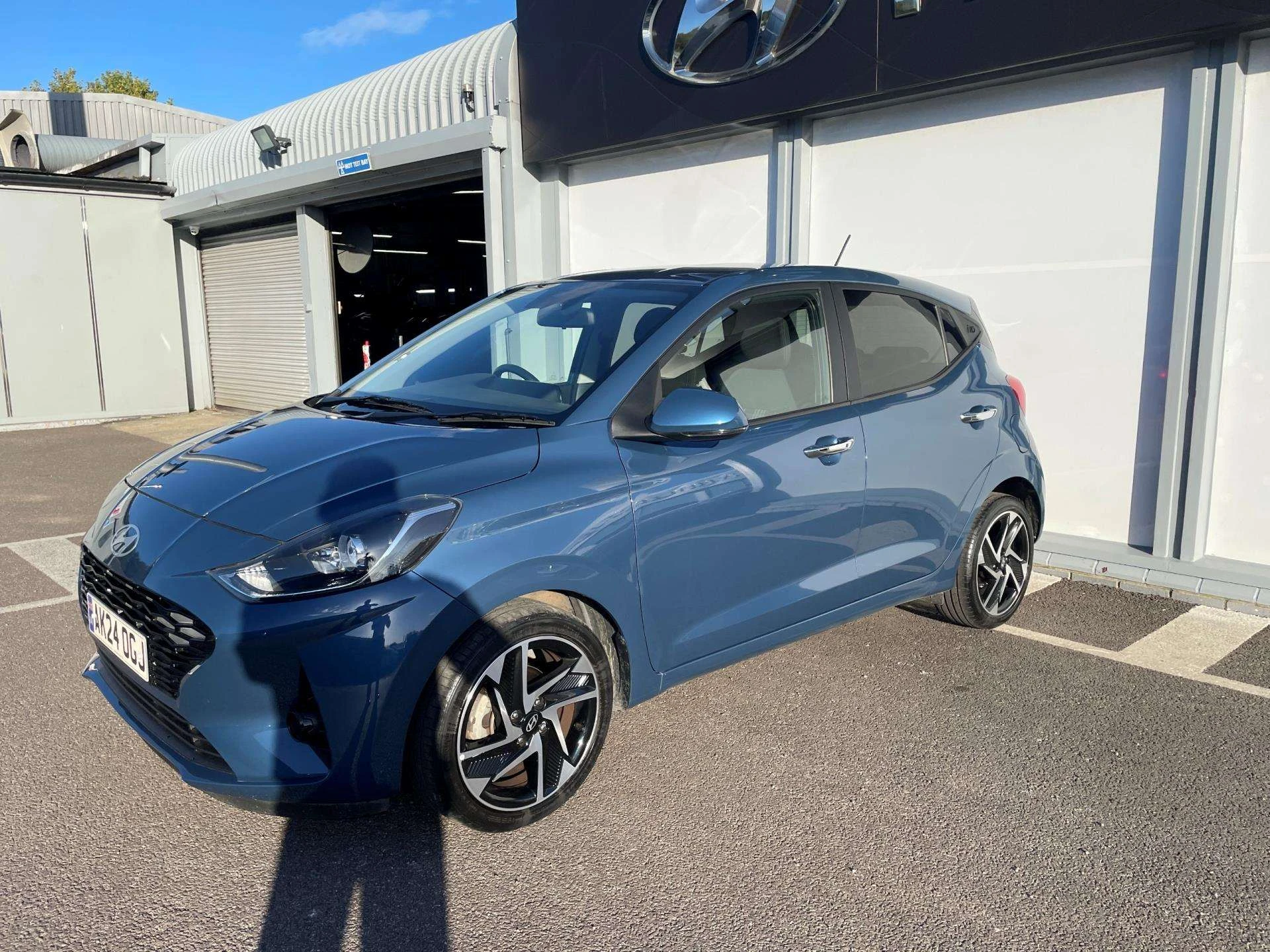 Vehicle image 6