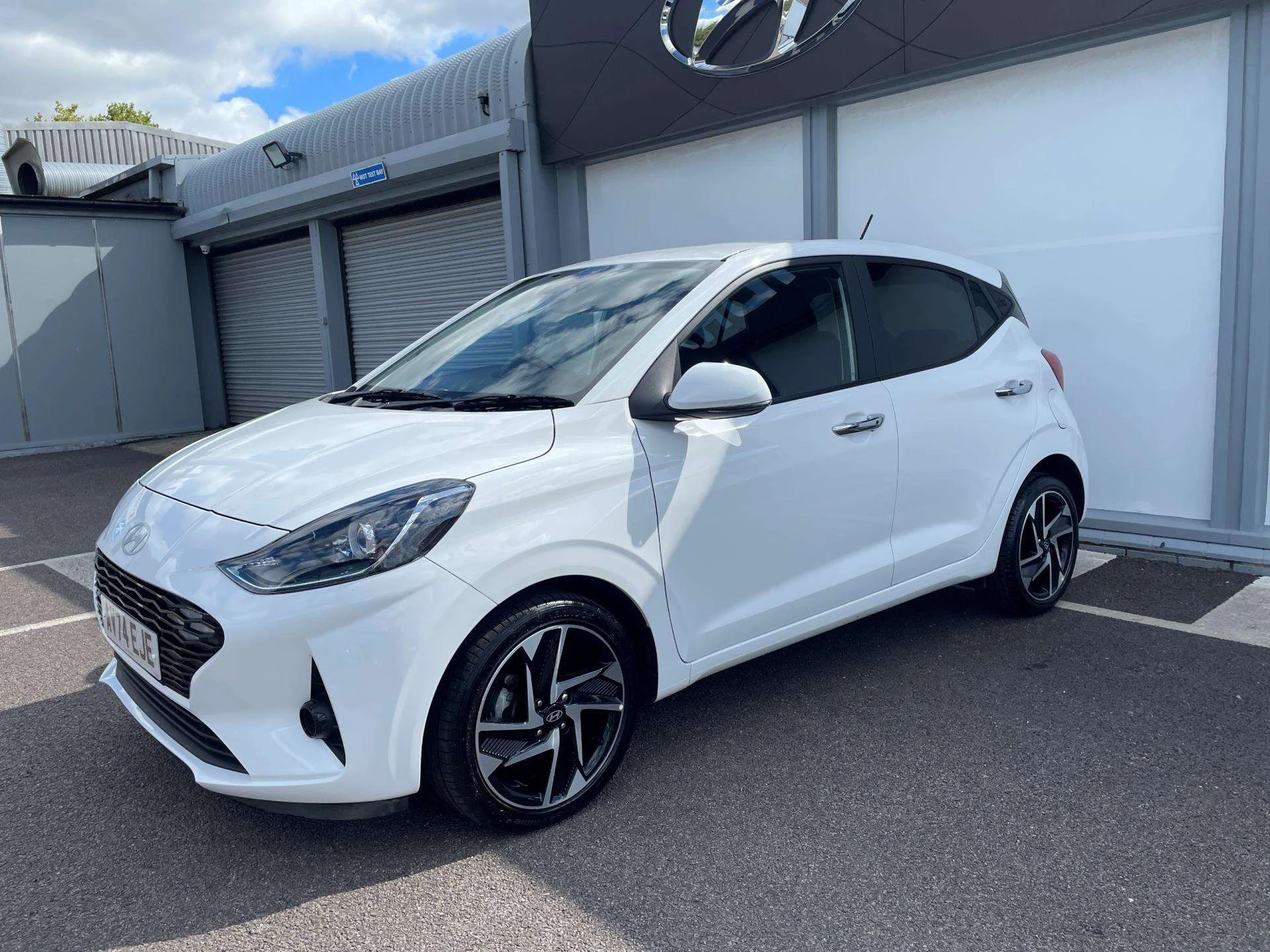 Vehicle image 6