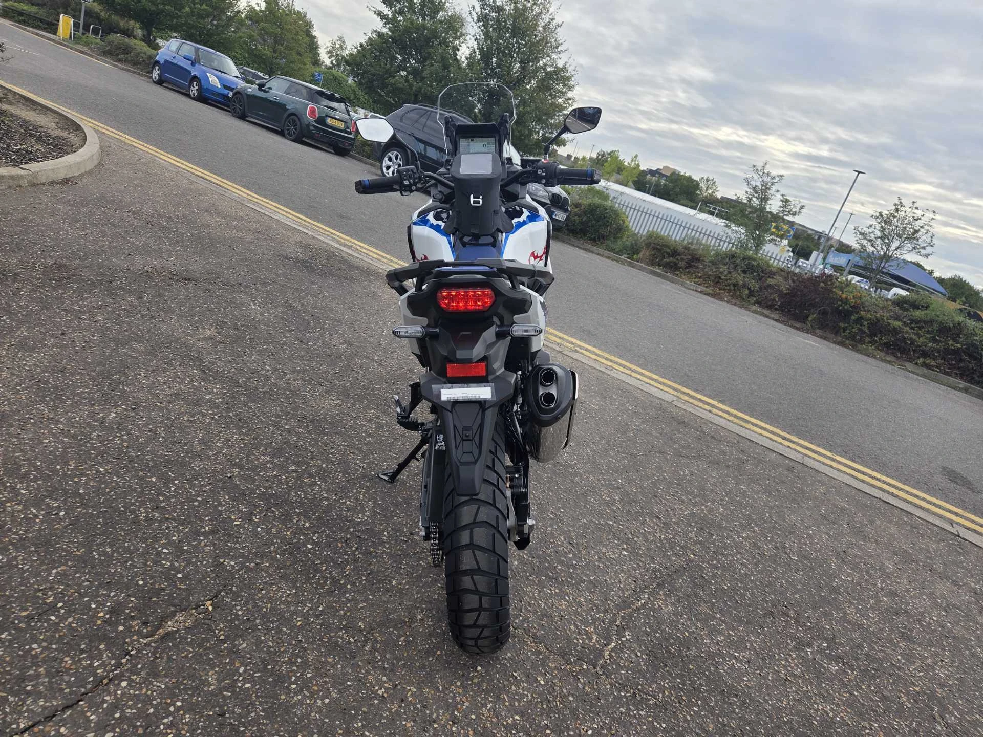 Vehicle image 4