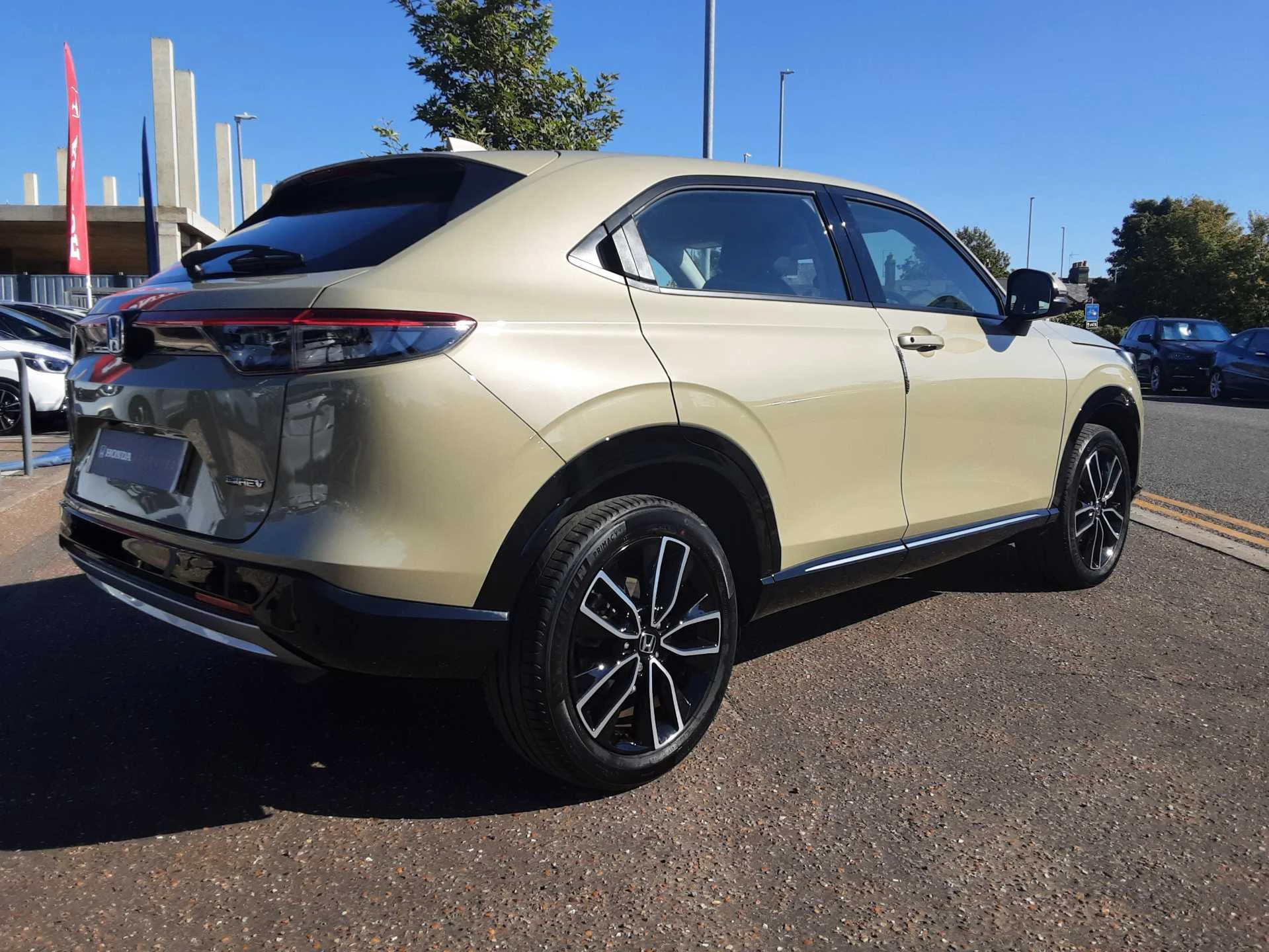 Vehicle image 4