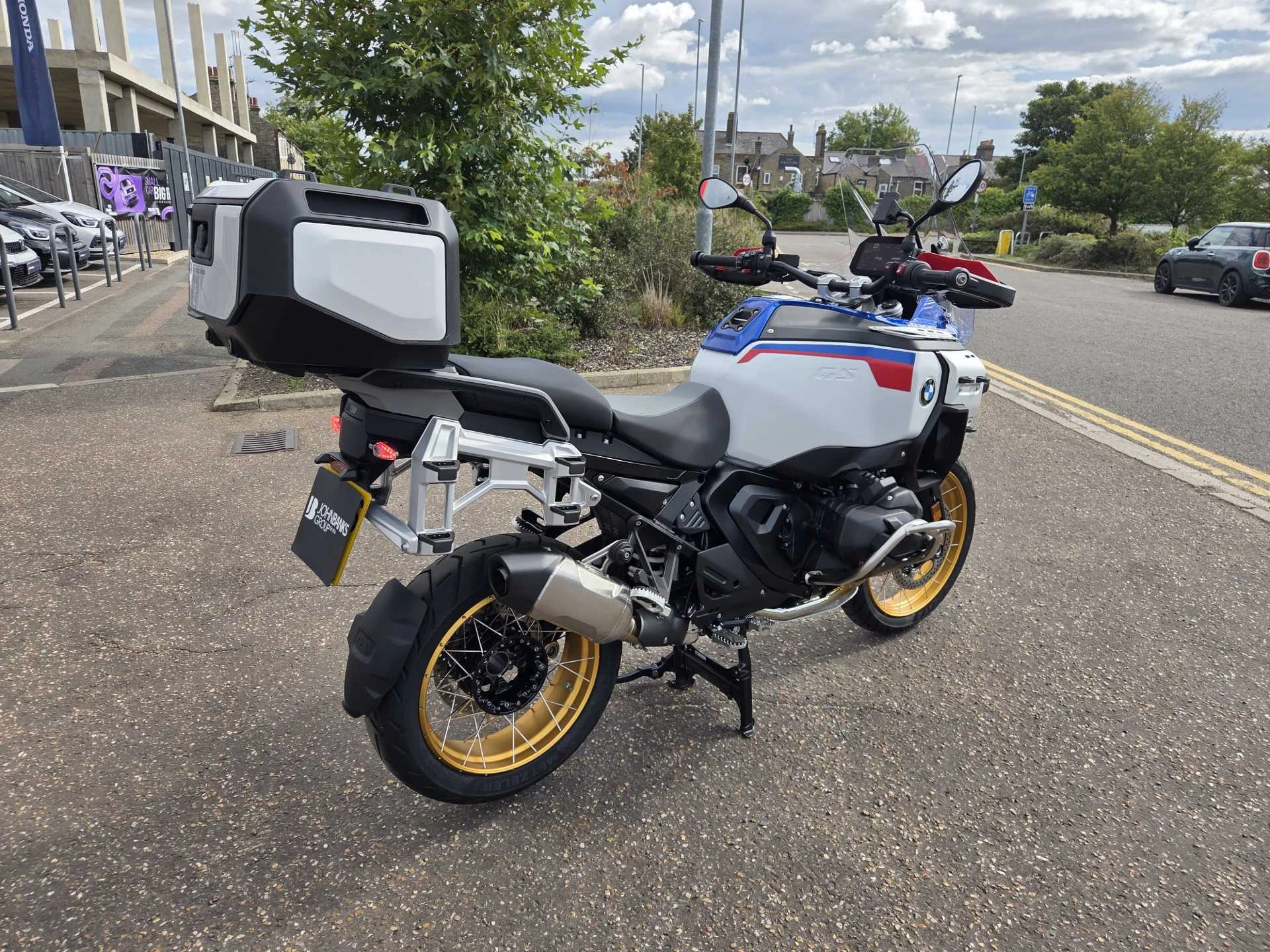 Vehicle image 3