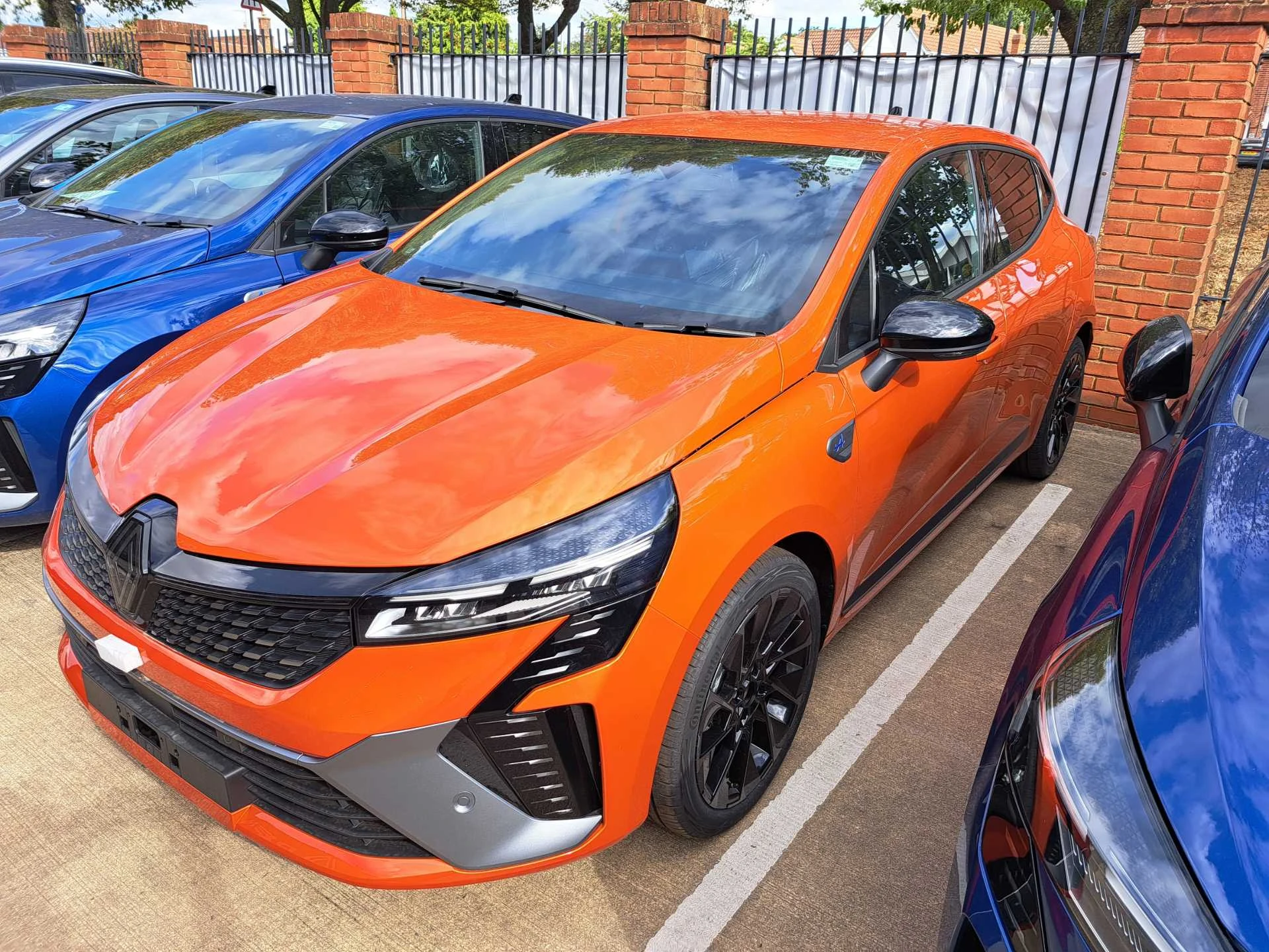 Vehicle image 4