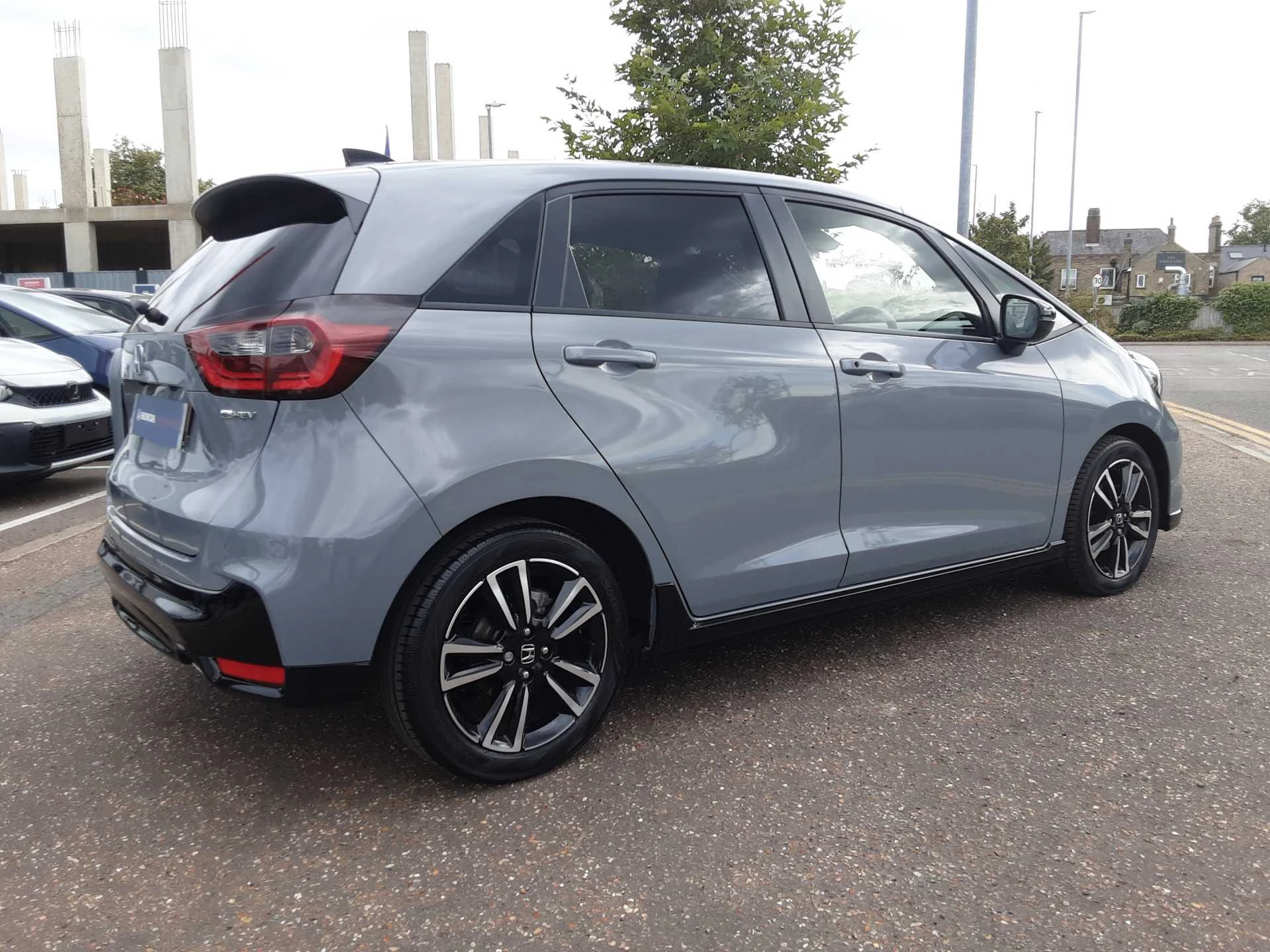 Vehicle image 4