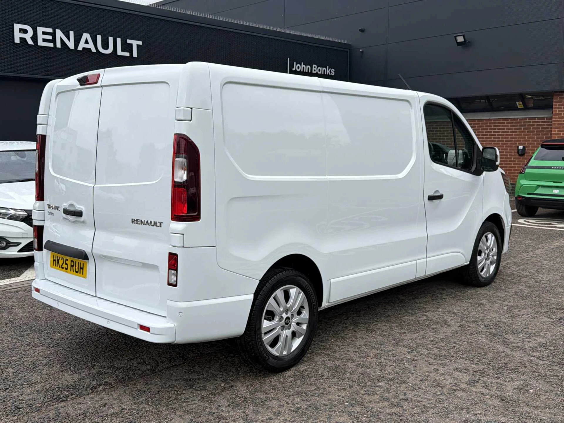 Vehicle image 4