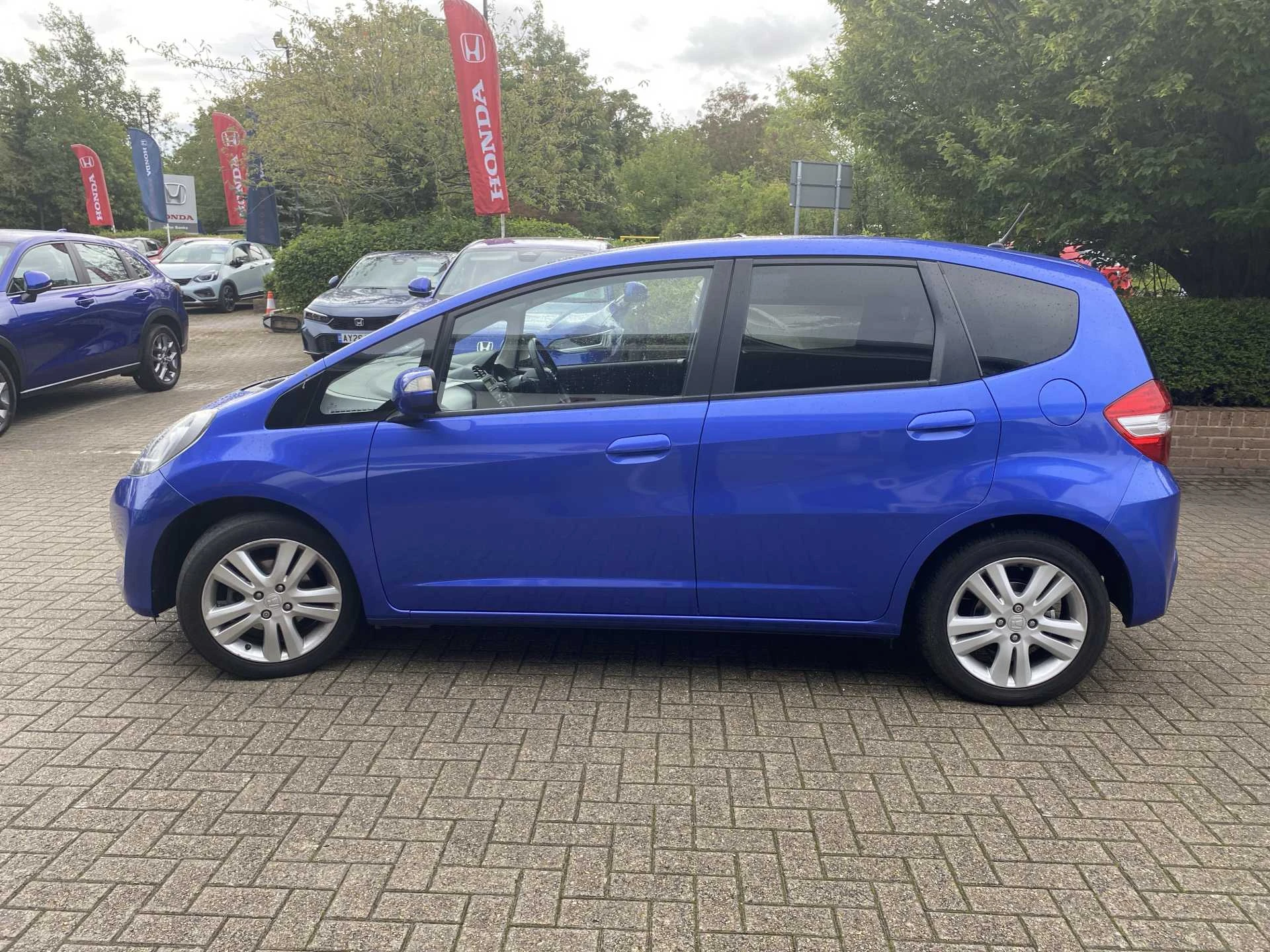 Vehicle image 4