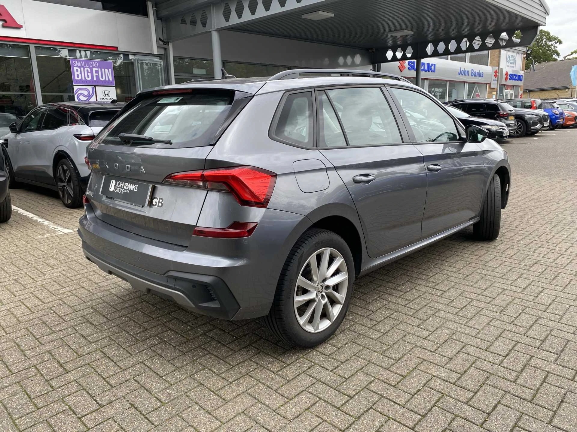 Vehicle image 7
