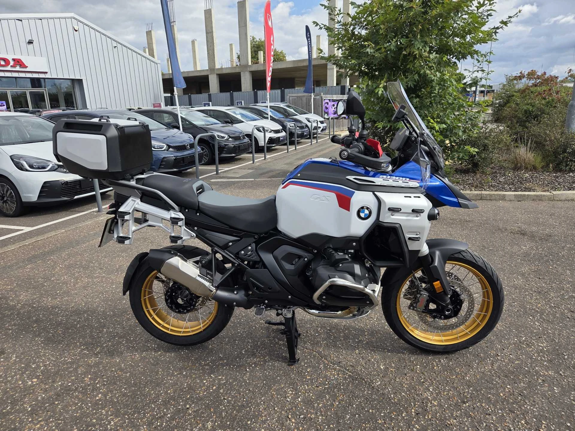 Vehicle image 2