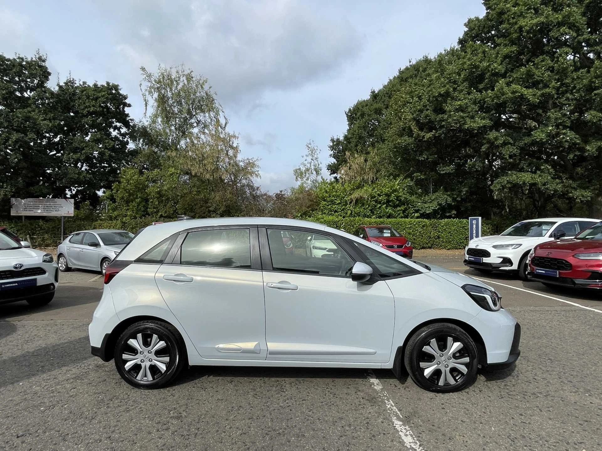 Vehicle image 5