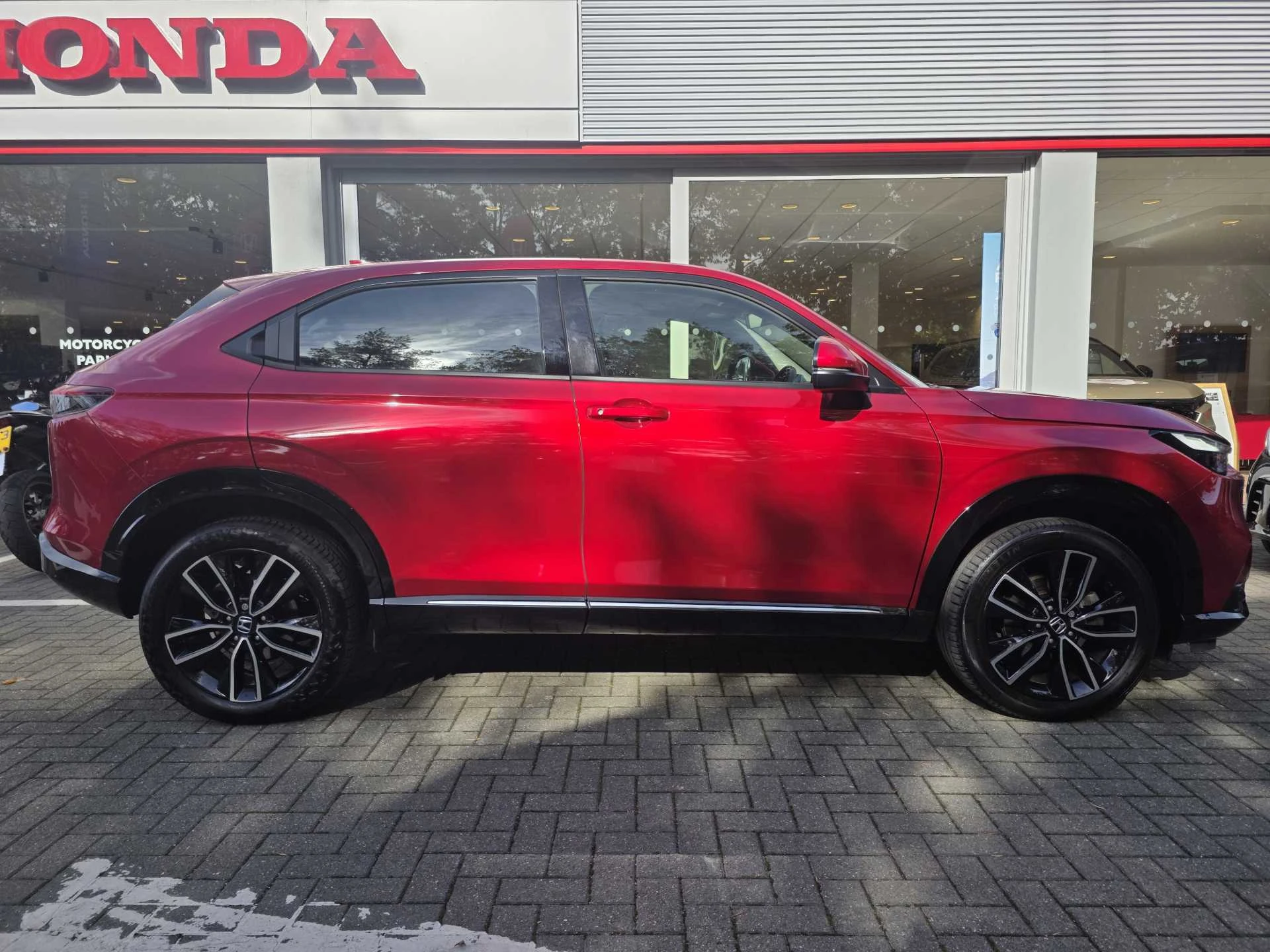 Vehicle image 5