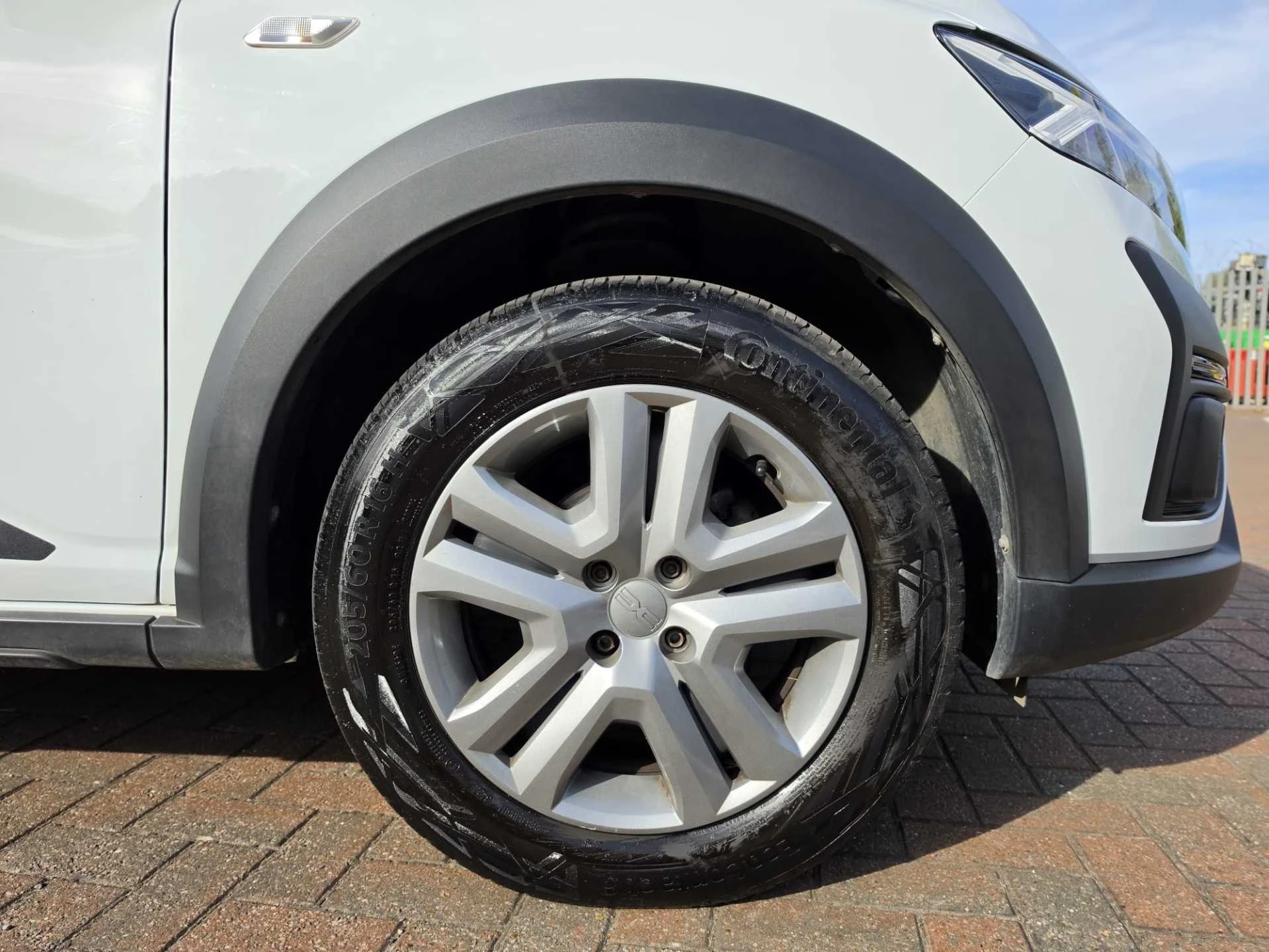 Vehicle image 6