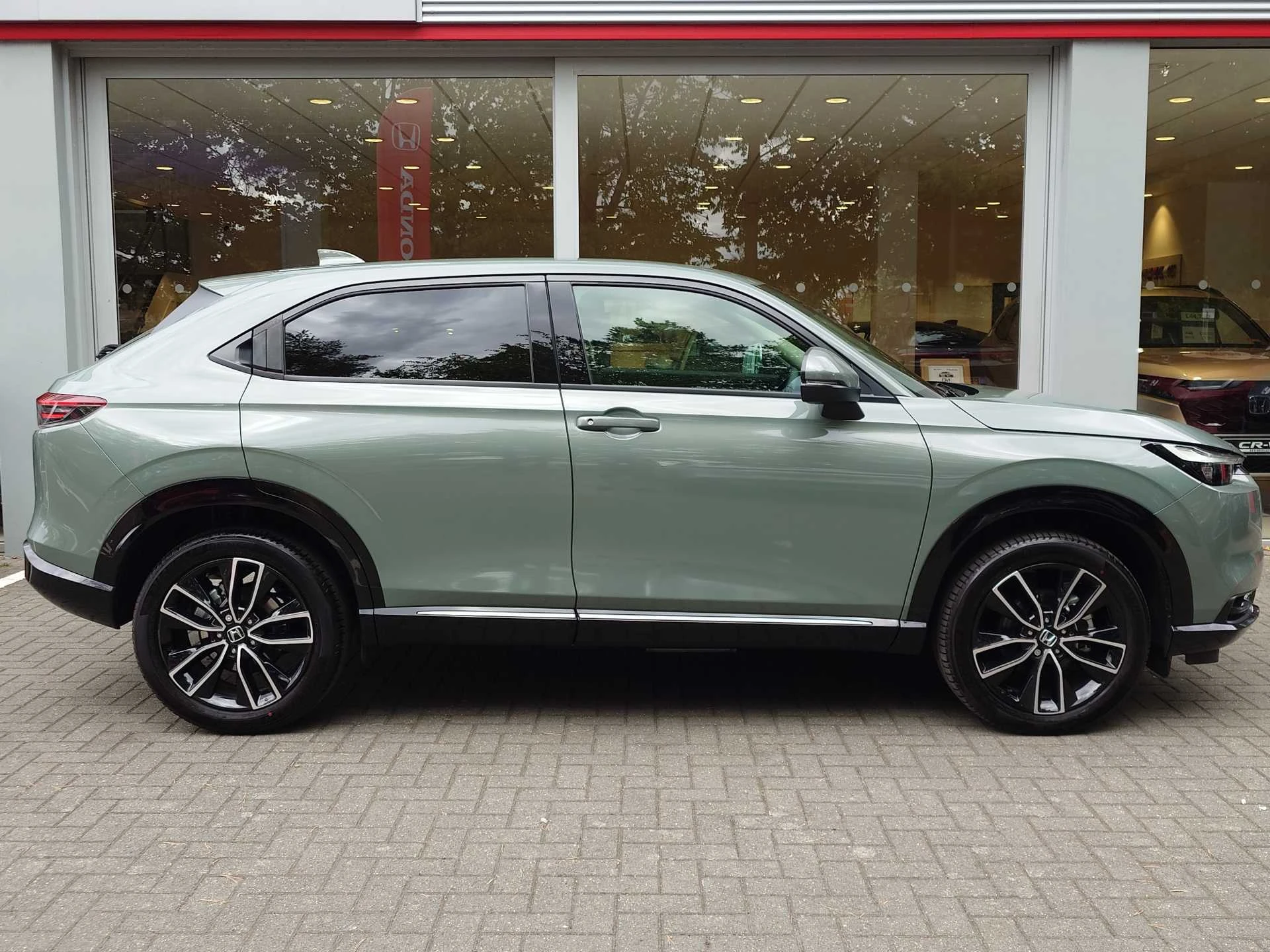 Vehicle image 5