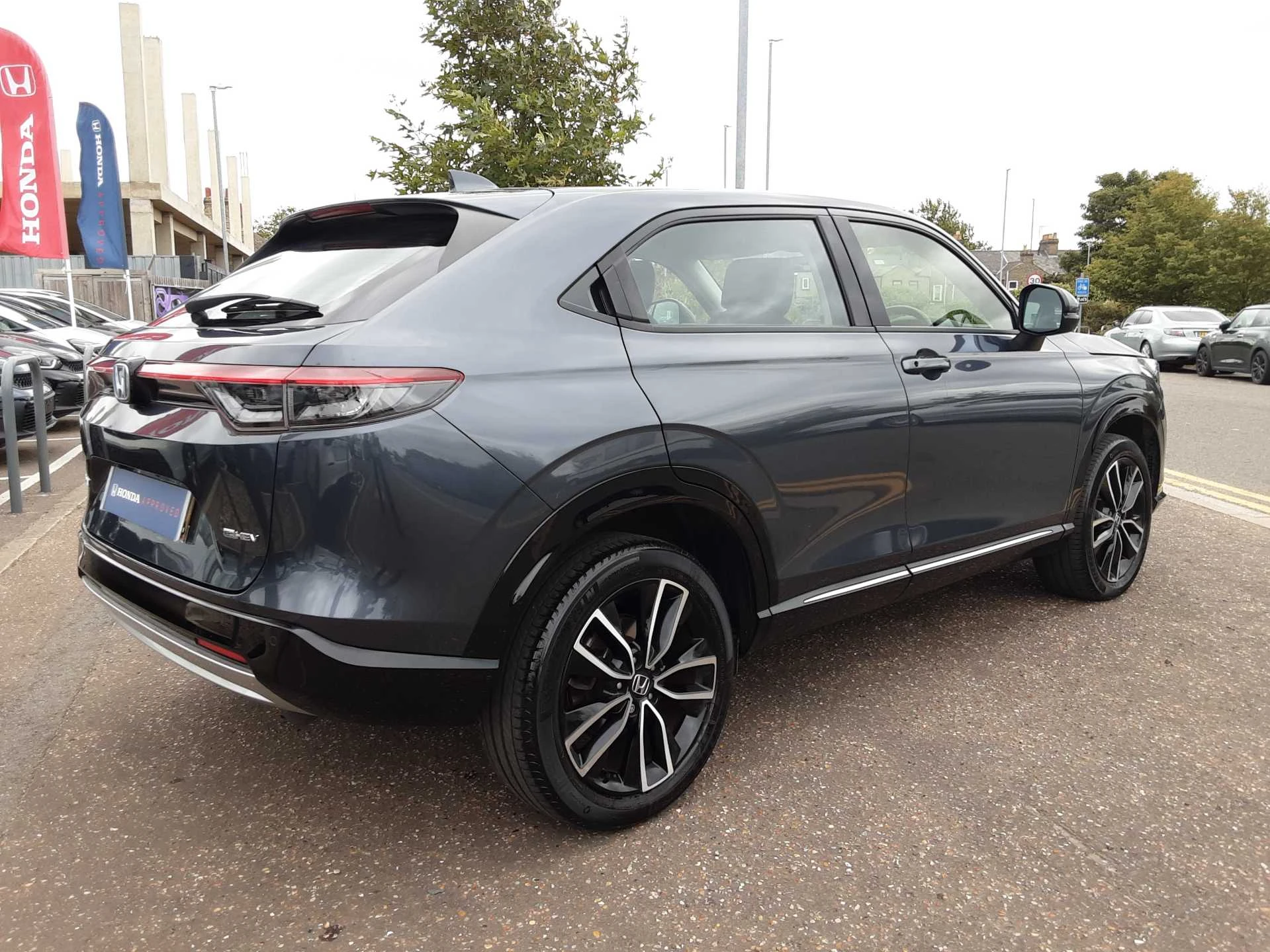 Vehicle image 4