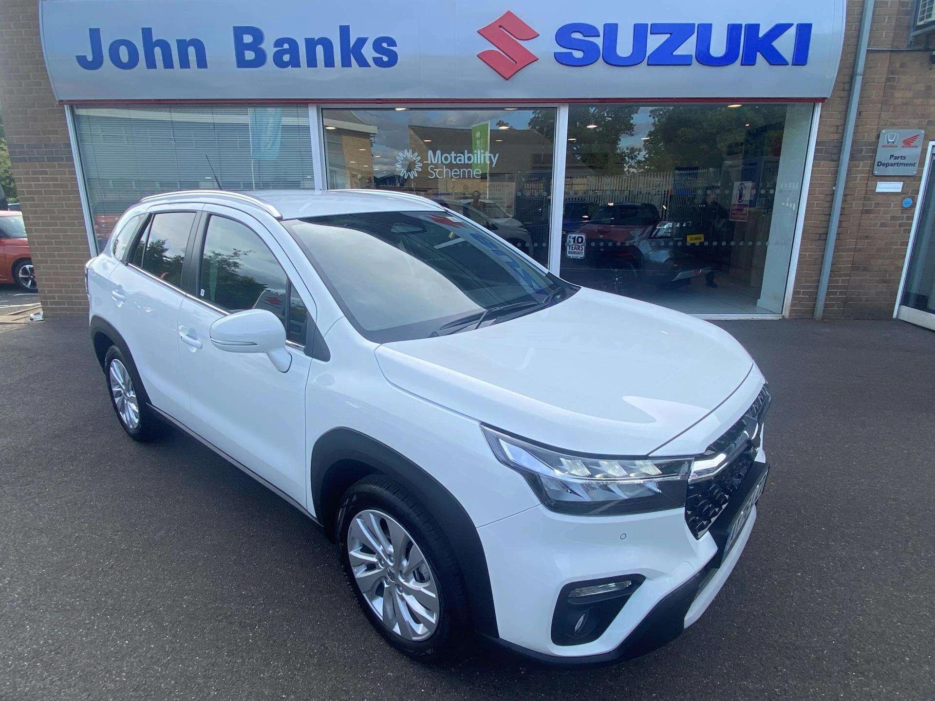 Vehicle image 3
