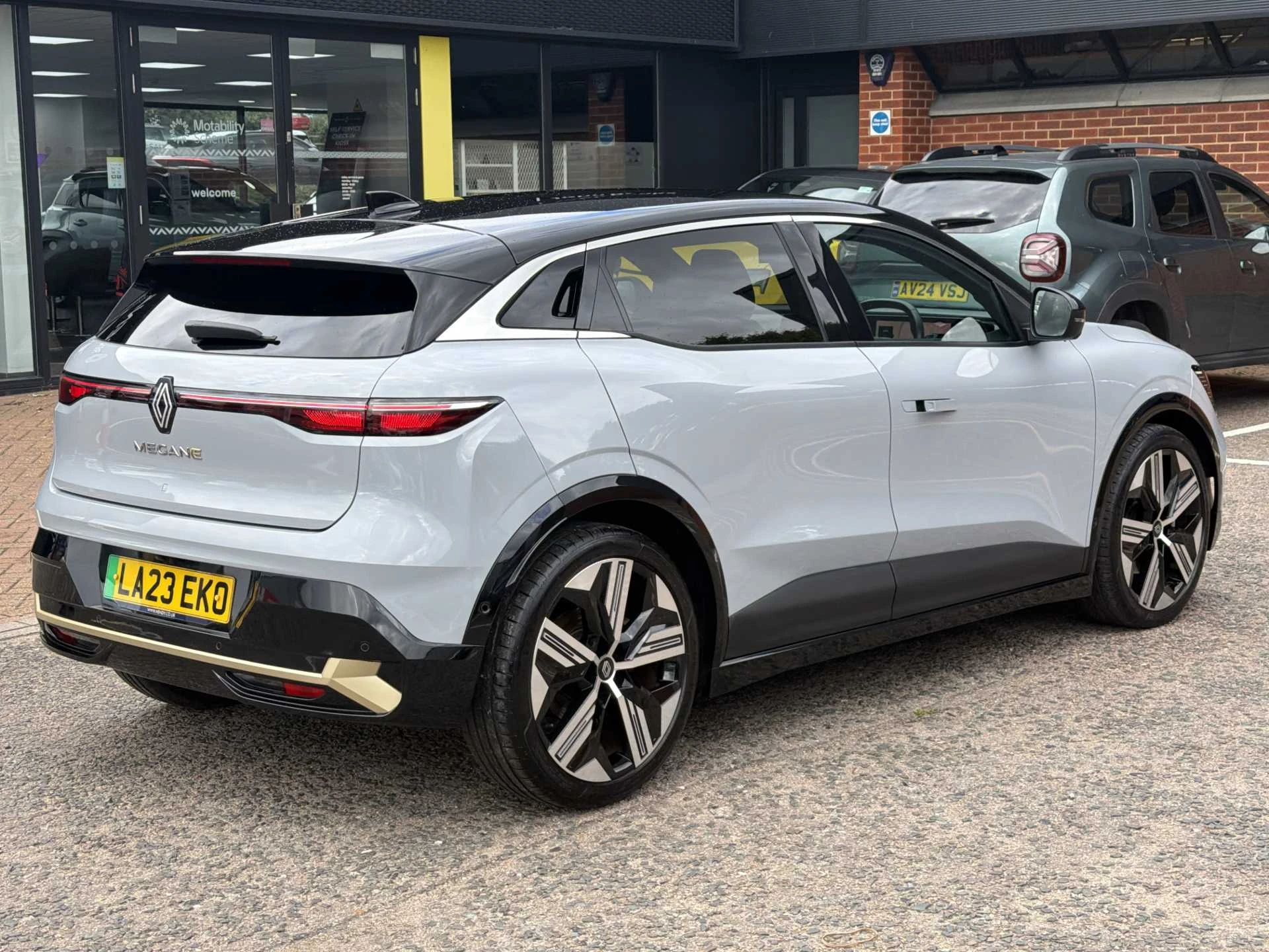 Vehicle image 4