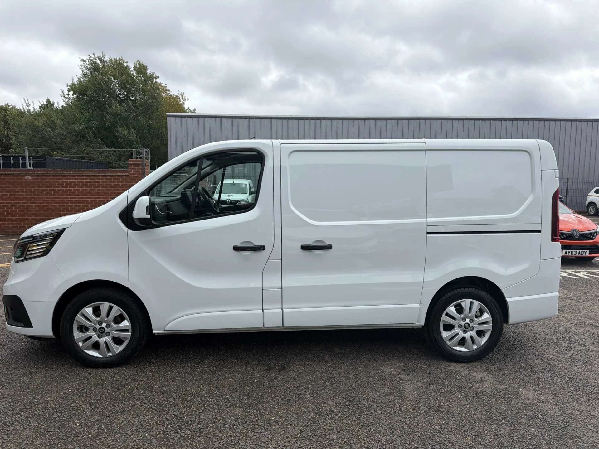 Vehicle image 7