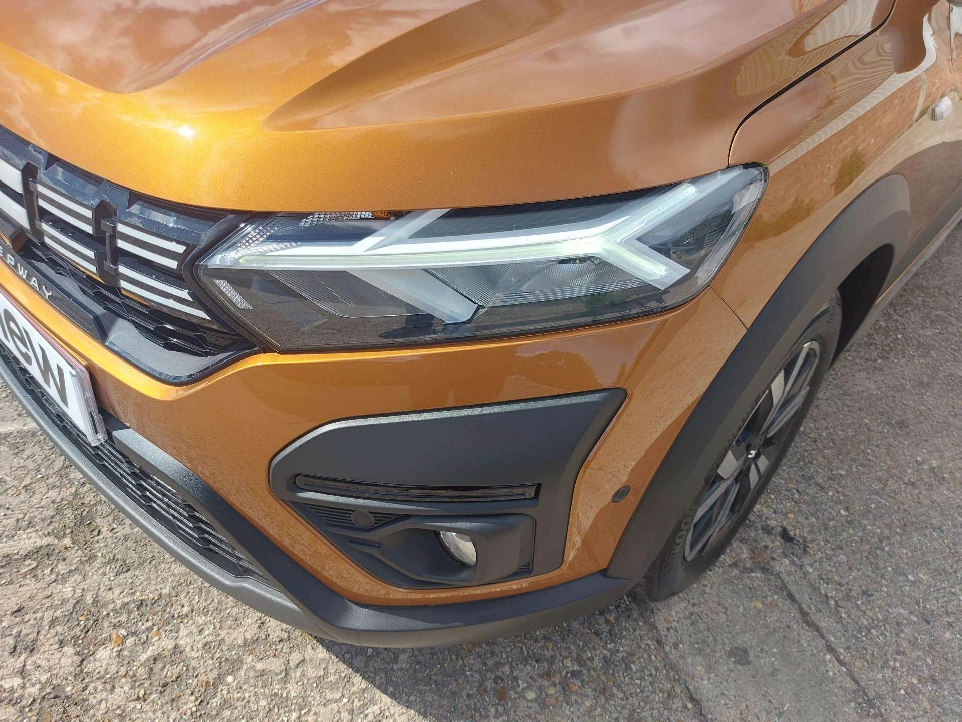 Vehicle image 5