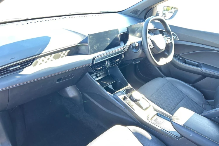 Vehicle Image - 3