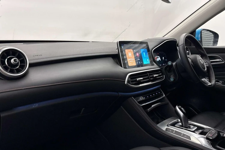Vehicle Image - 3