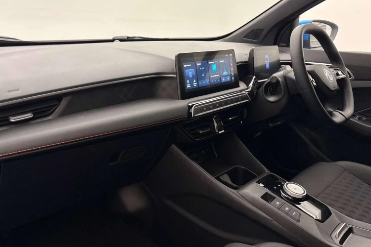 Vehicle Image - 3