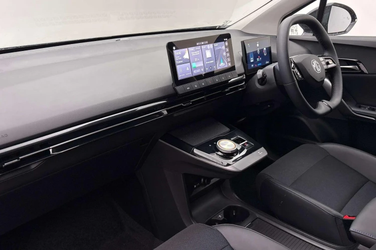 Vehicle Image - 3