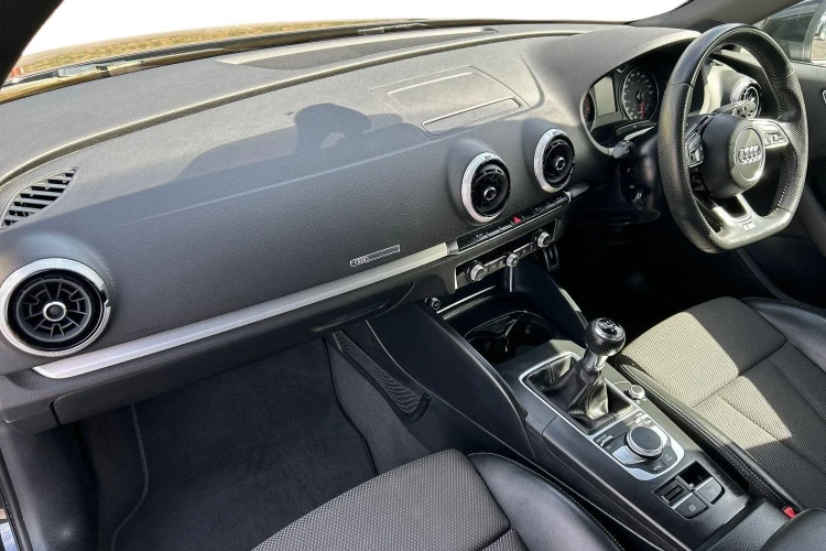 Vehicle Image - 1