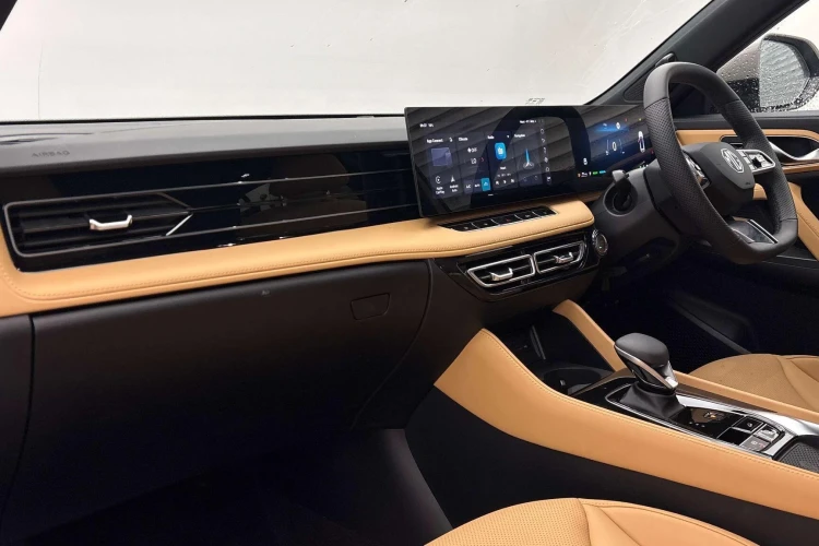 Vehicle Image - 3