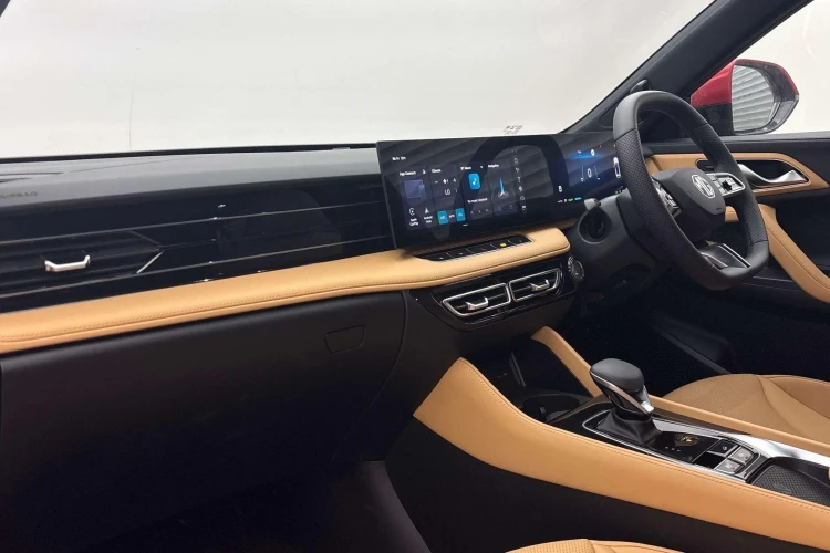 Vehicle Image - 3