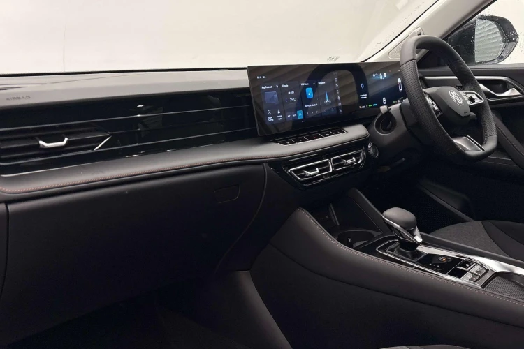 Vehicle Image - 3