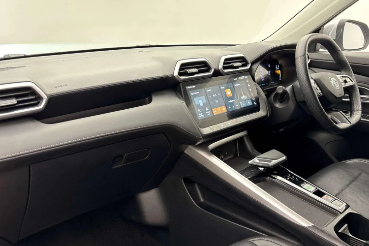 Vehicle Image - 3