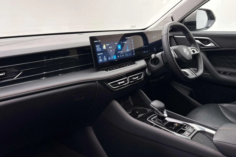 Vehicle Image - 3