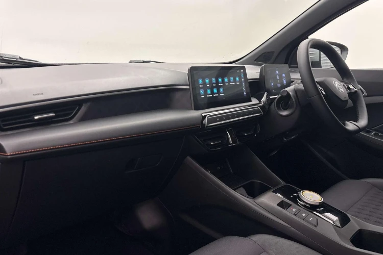 Vehicle Image - 3