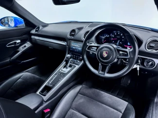 Porsche 718 Cayman Image 2