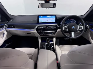 BMW 5 Series Image 2