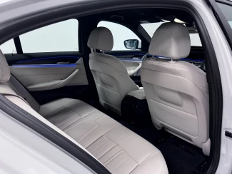 BMW 5 Series Image 8