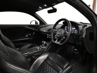 Audi R8 Image 2