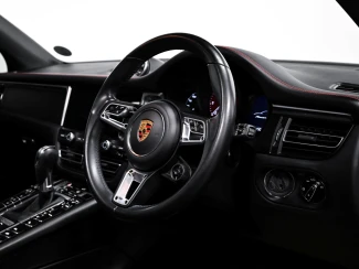 Porsche Macan Image 8