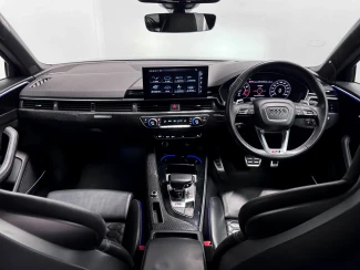 Audi RS4 Avant Image 2