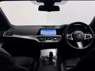 BMW 3 Series Image 2